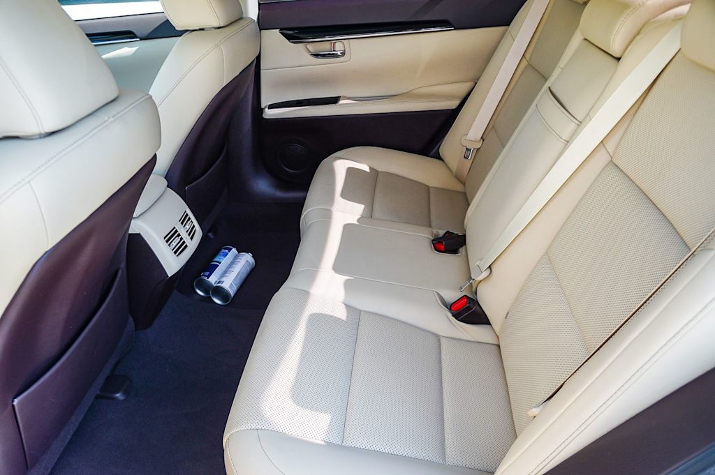 Thumbnail: 2016 Lexus ES - 12