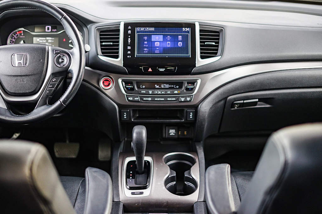 Thumbnail: 2017 Honda Pilot - 8
