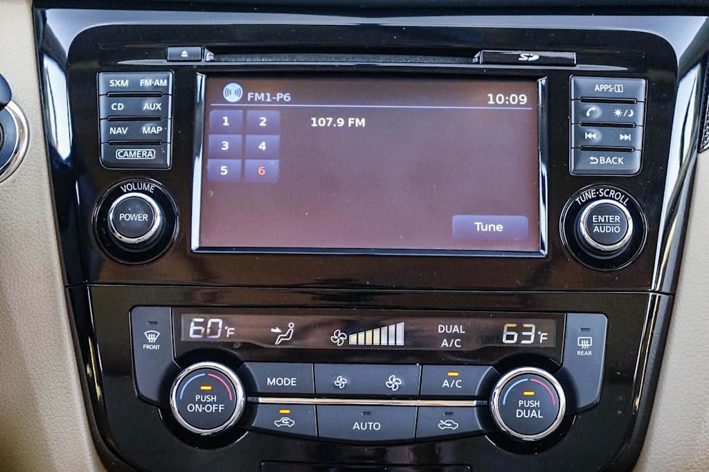 Thumbnail: 2016 Nissan Rogue - 14