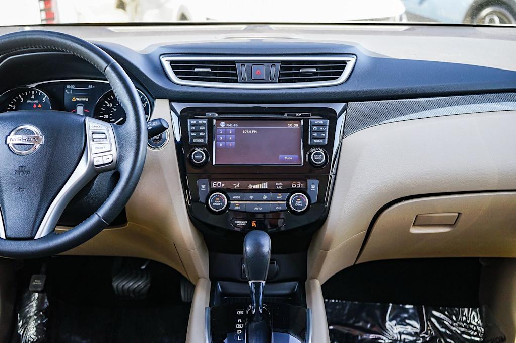 Thumbnail: 2016 Nissan Rogue - 9