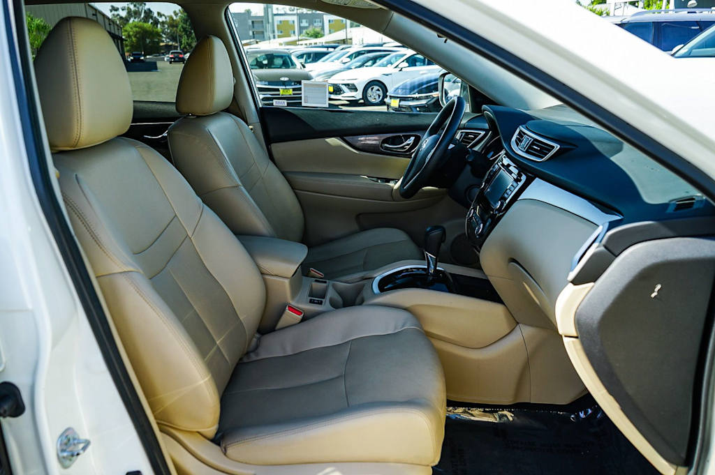Thumbnail: 2016 Nissan Rogue - 10