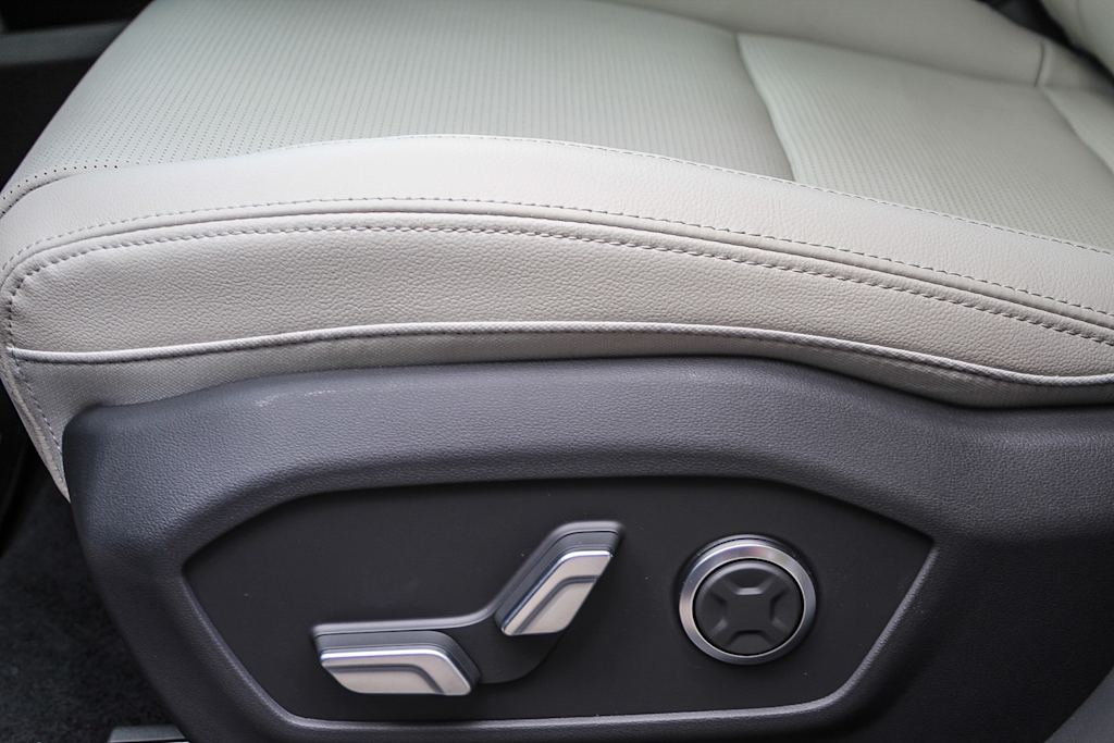 Thumbnail: 2025 Hyundai Santa Fe - 23