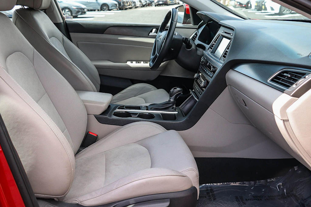 Thumbnail: 2017 Hyundai Sonata - 8