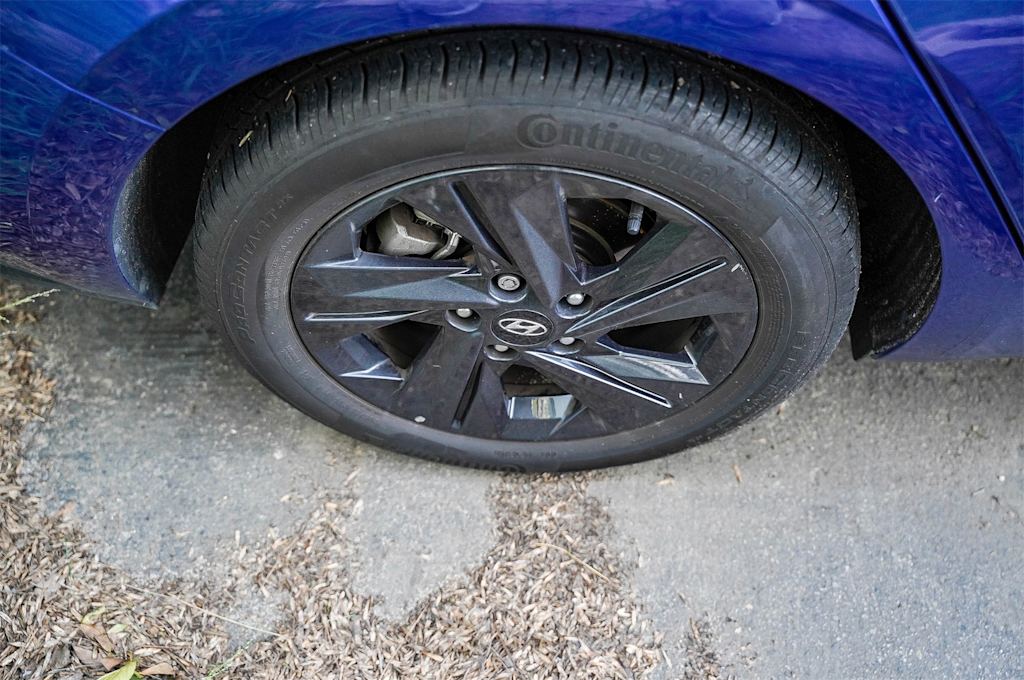 Thumbnail: 2023 Hyundai Elantra - 17