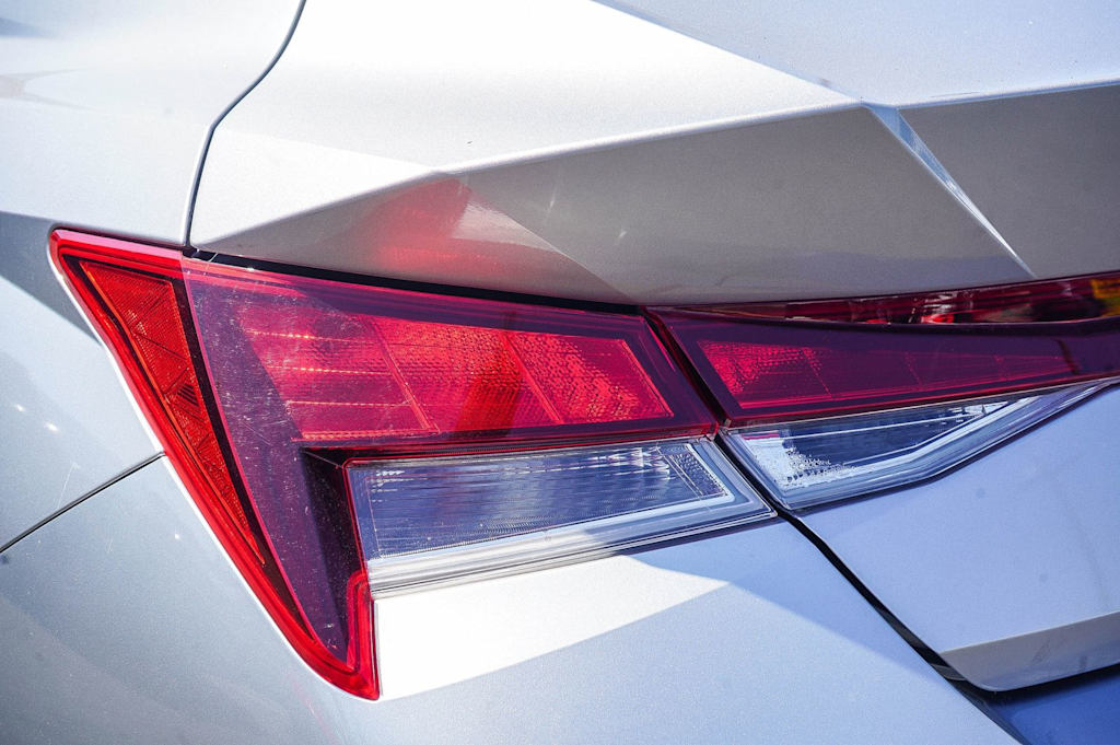 Thumbnail: 2021 Hyundai Elantra - 18