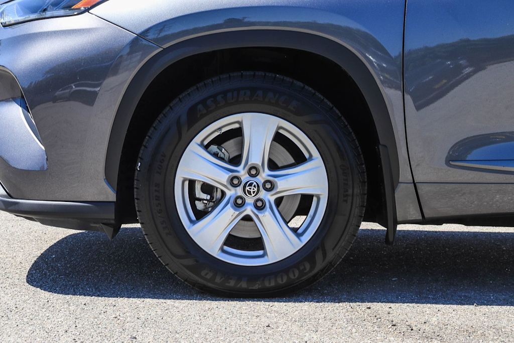 Thumbnail: 2021 Toyota Highlander - 7