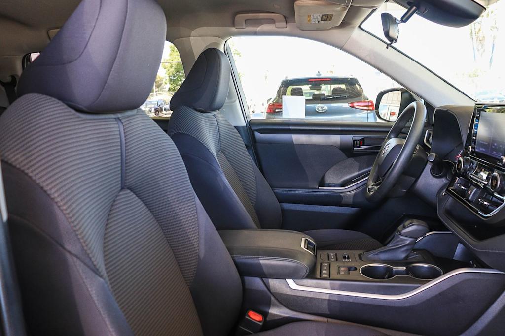 Thumbnail: 2021 Toyota Highlander - 10
