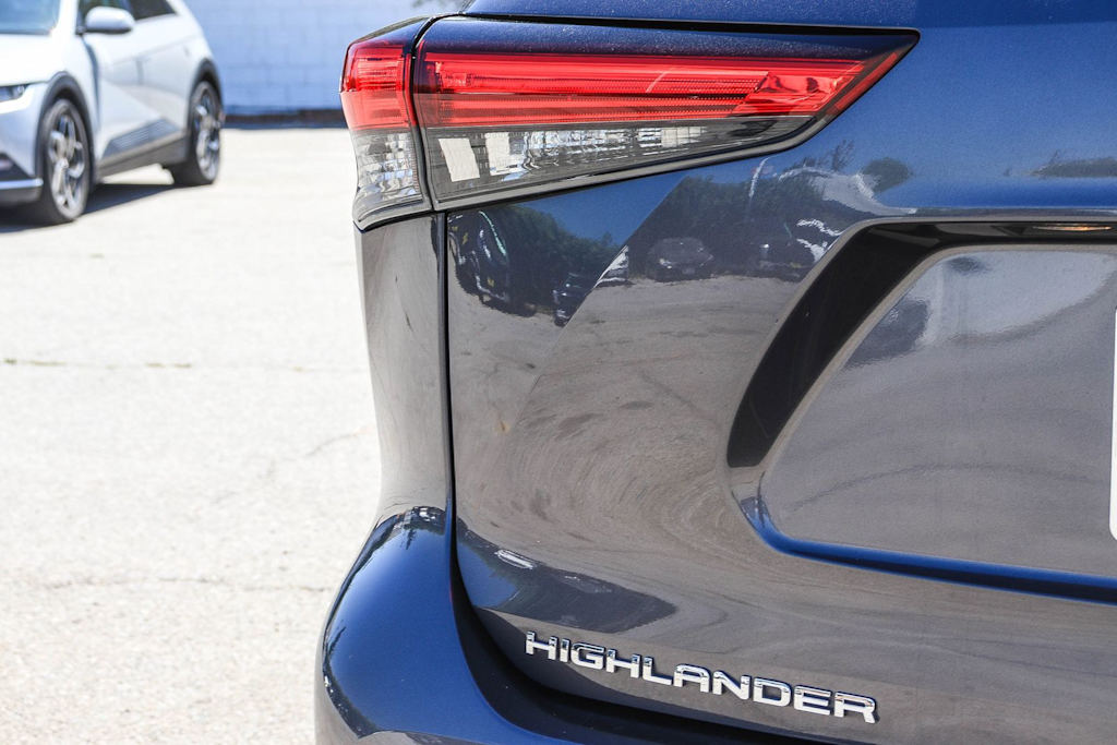 Thumbnail: 2021 Toyota Highlander - 6