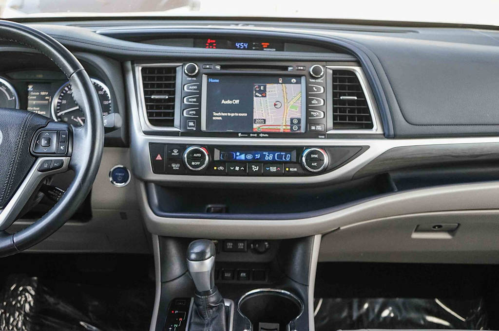 Thumbnail: 2017 Toyota Highlander - 12