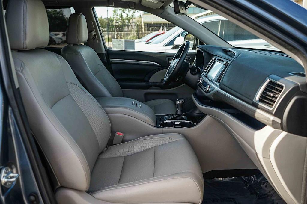Thumbnail: 2017 Toyota Highlander - 9