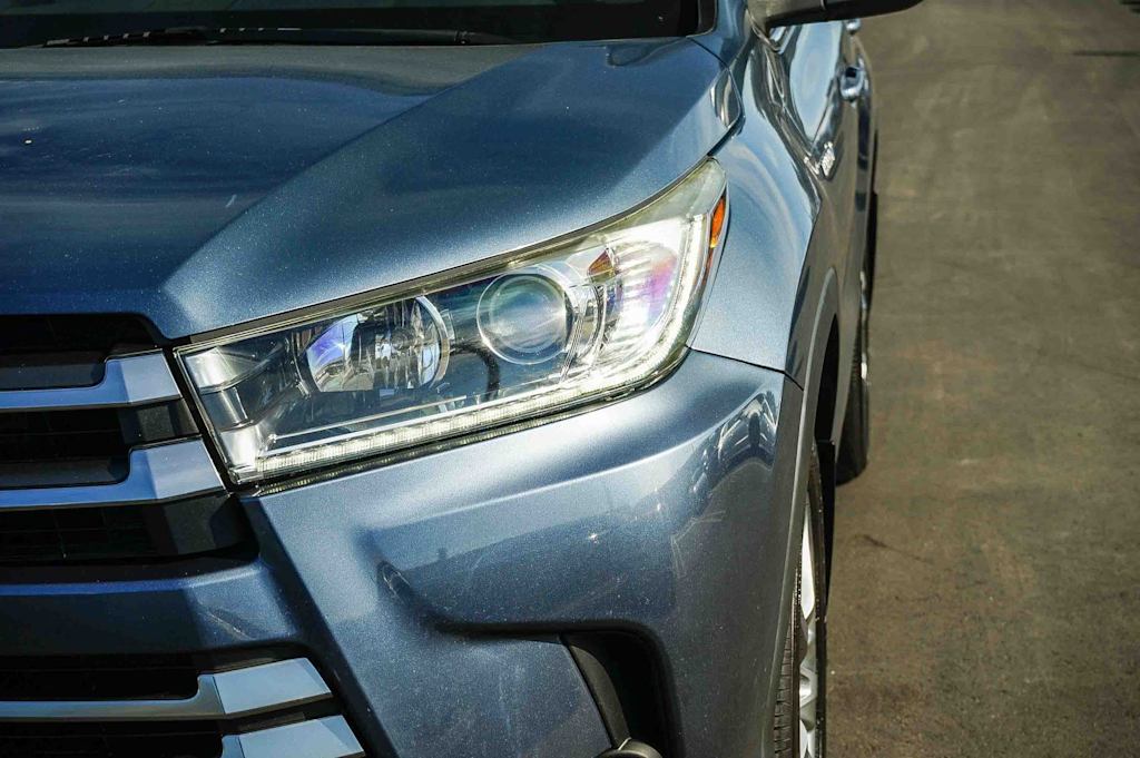 Thumbnail: 2017 Toyota Highlander - 18