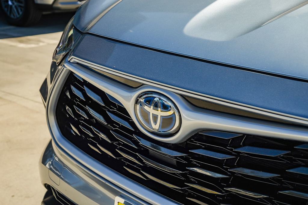 Thumbnail: 2021 Toyota Highlander - 6