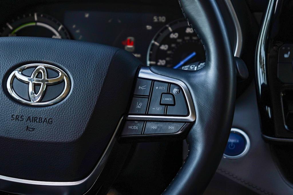 Thumbnail: 2021 Toyota Highlander - 26