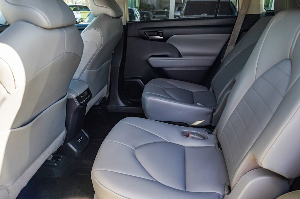 Thumbnail: 2021 Toyota Highlander - 12