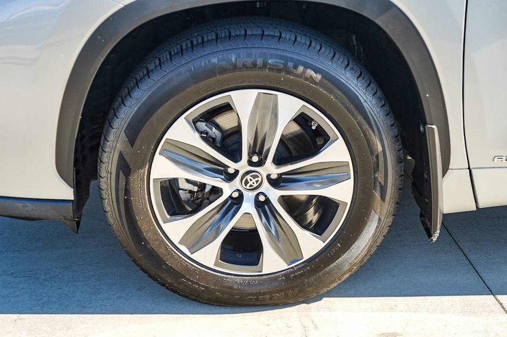 Thumbnail: 2021 Toyota Highlander - 7