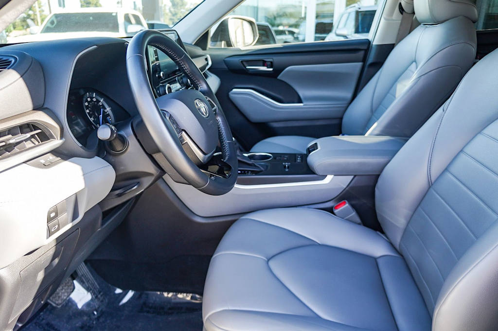 Thumbnail: 2021 Toyota Highlander - 11