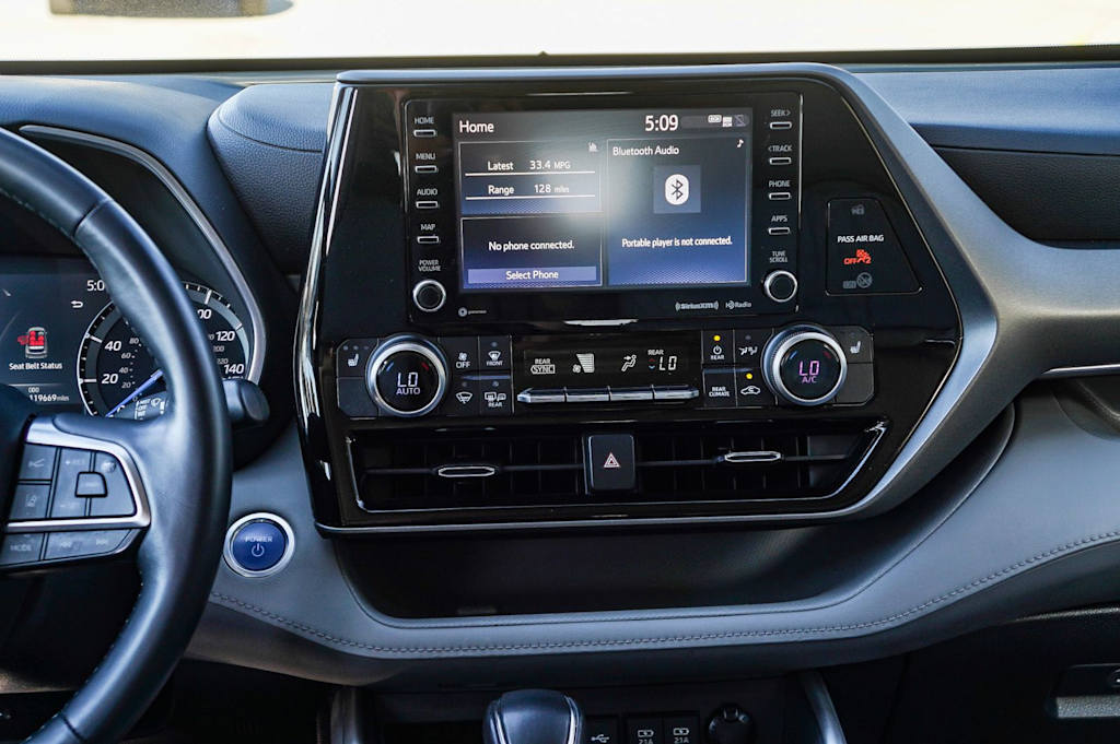 Thumbnail: 2021 Toyota Highlander - 13