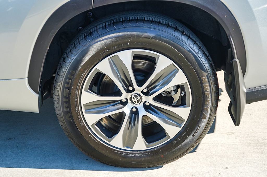 Thumbnail: 2021 Toyota Highlander - 23