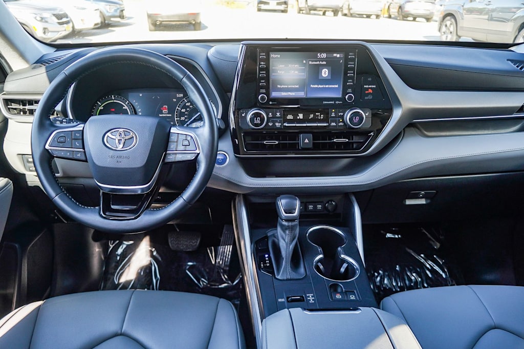 Thumbnail: 2021 Toyota Highlander - 2