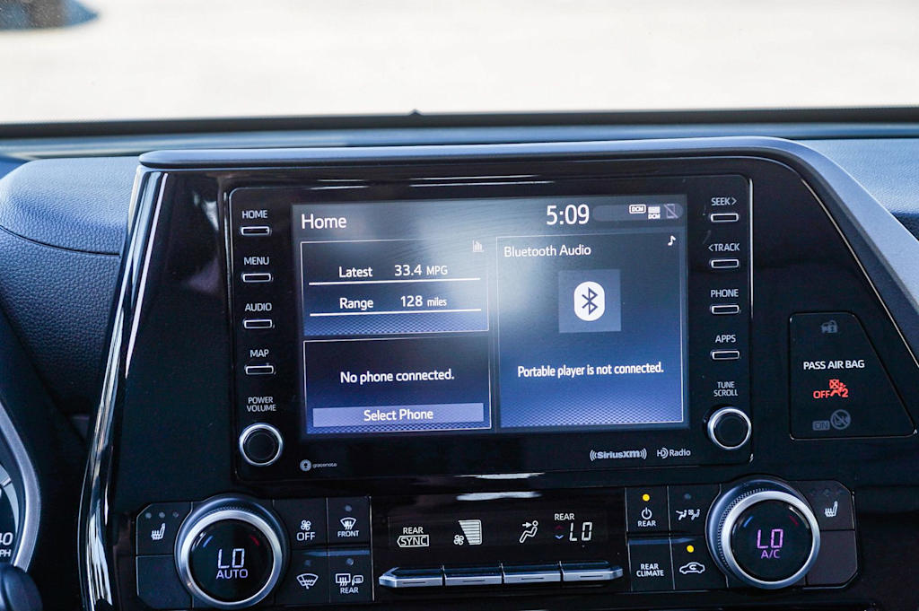 Thumbnail: 2021 Toyota Highlander - 24