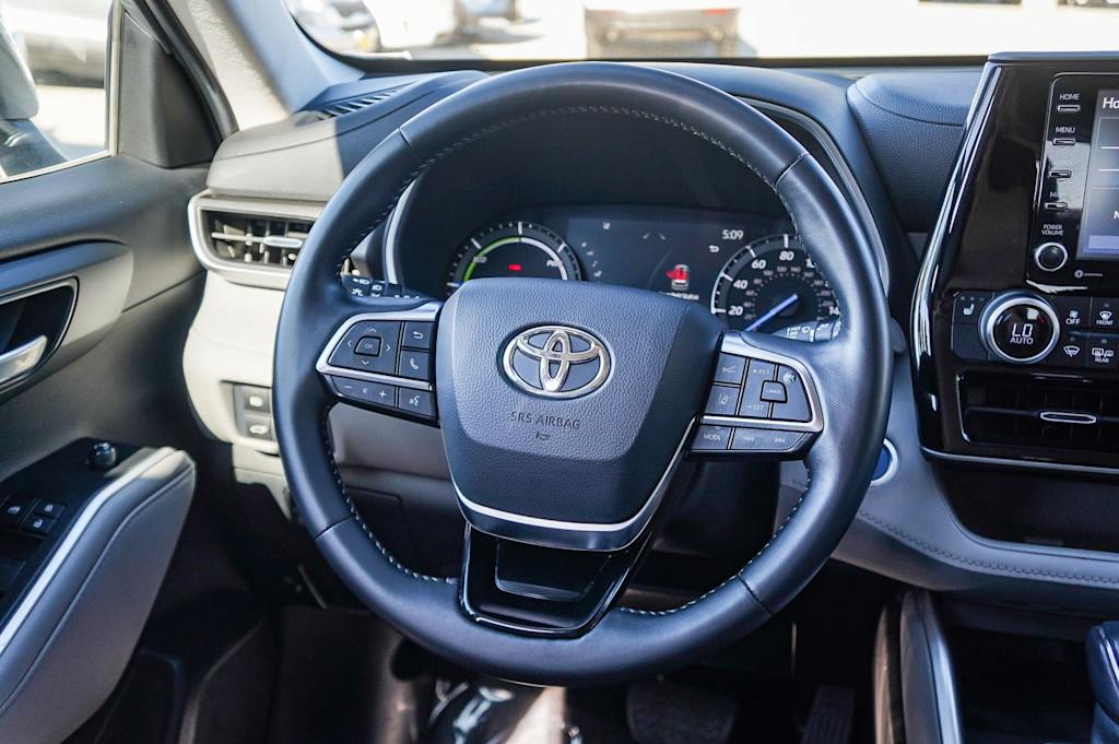 Thumbnail: 2021 Toyota Highlander - 9