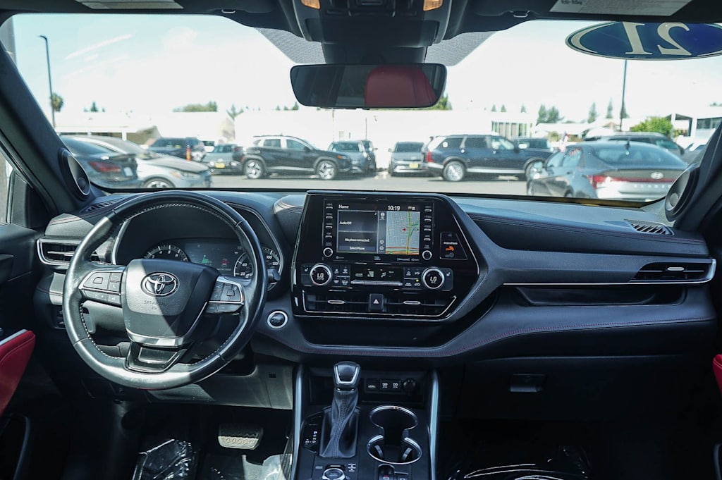 Thumbnail: 2021 Toyota Highlander - 2