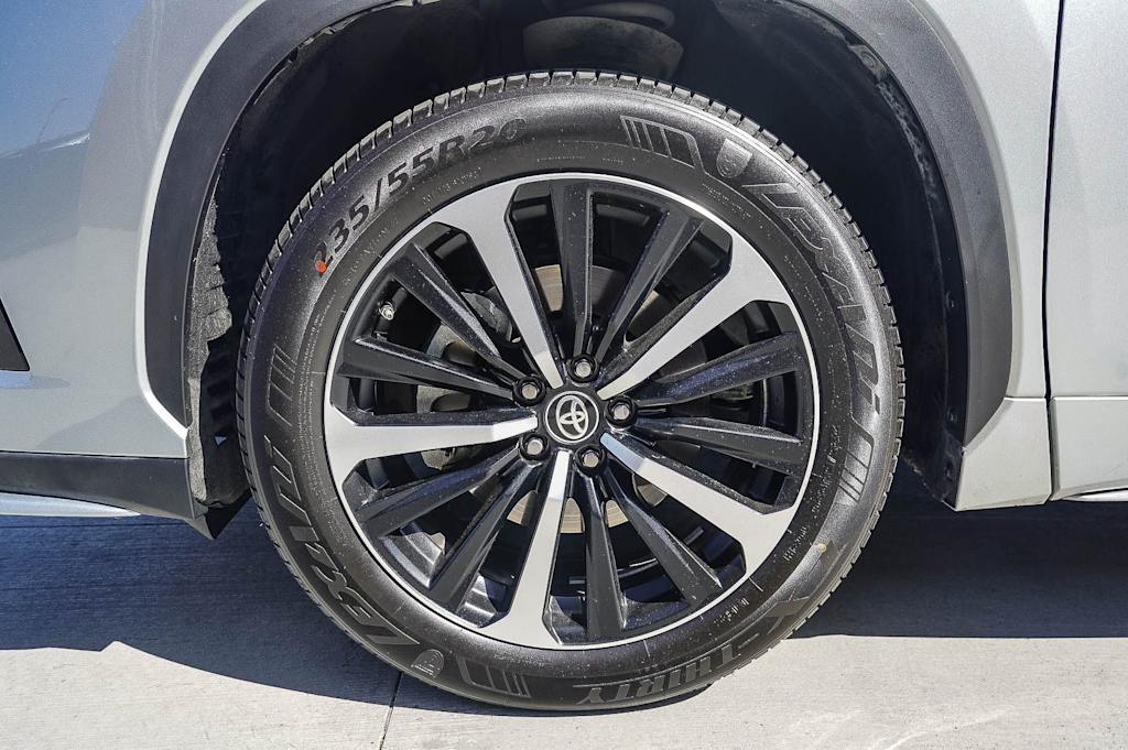 Thumbnail: 2021 Toyota Highlander - 22