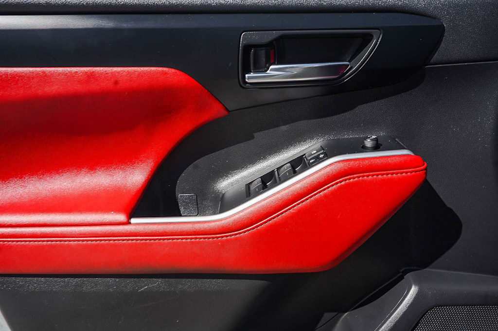 Thumbnail: 2021 Toyota Highlander - 6