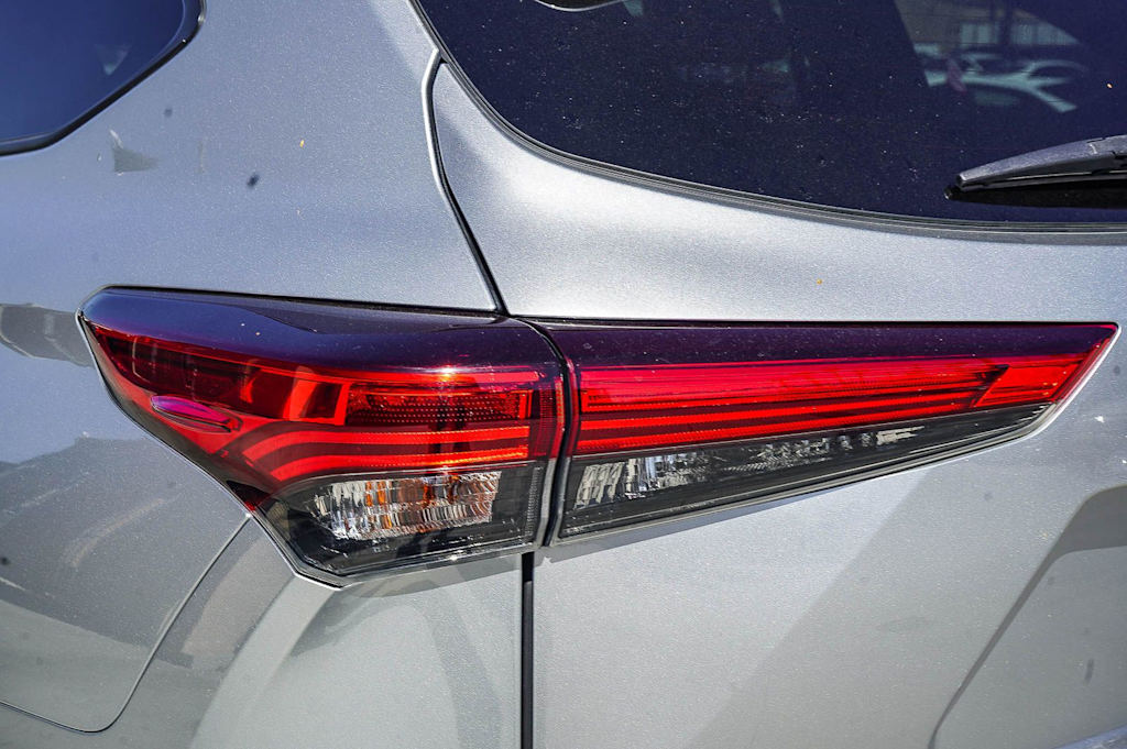 Thumbnail: 2021 Toyota Highlander - 21