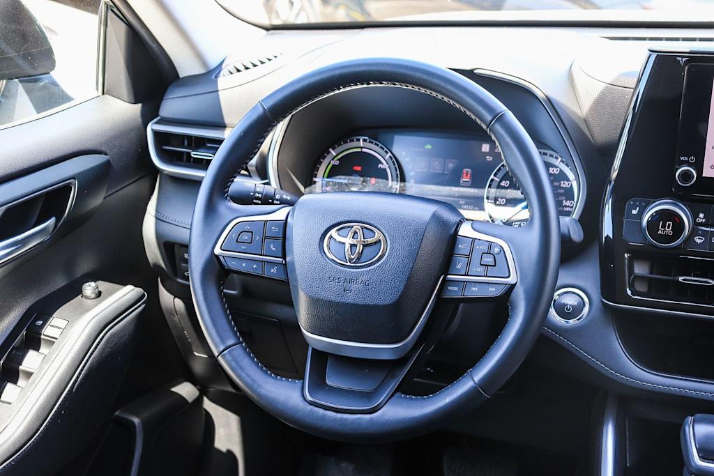 Thumbnail: 2023 Toyota Highlander - 7