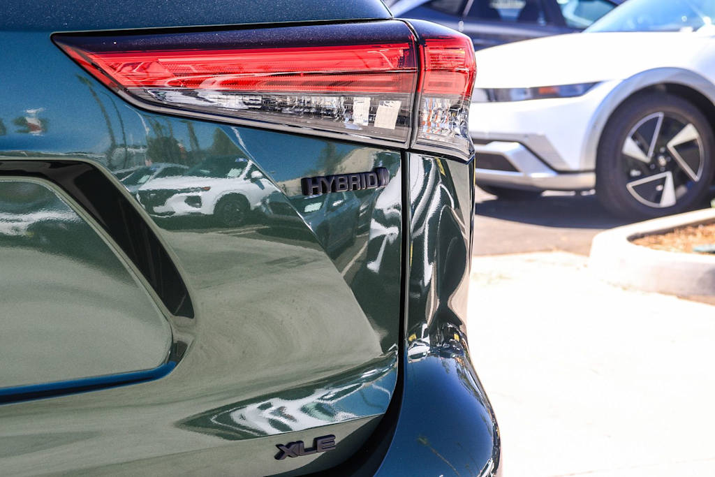 Thumbnail: 2023 Toyota Highlander - 19