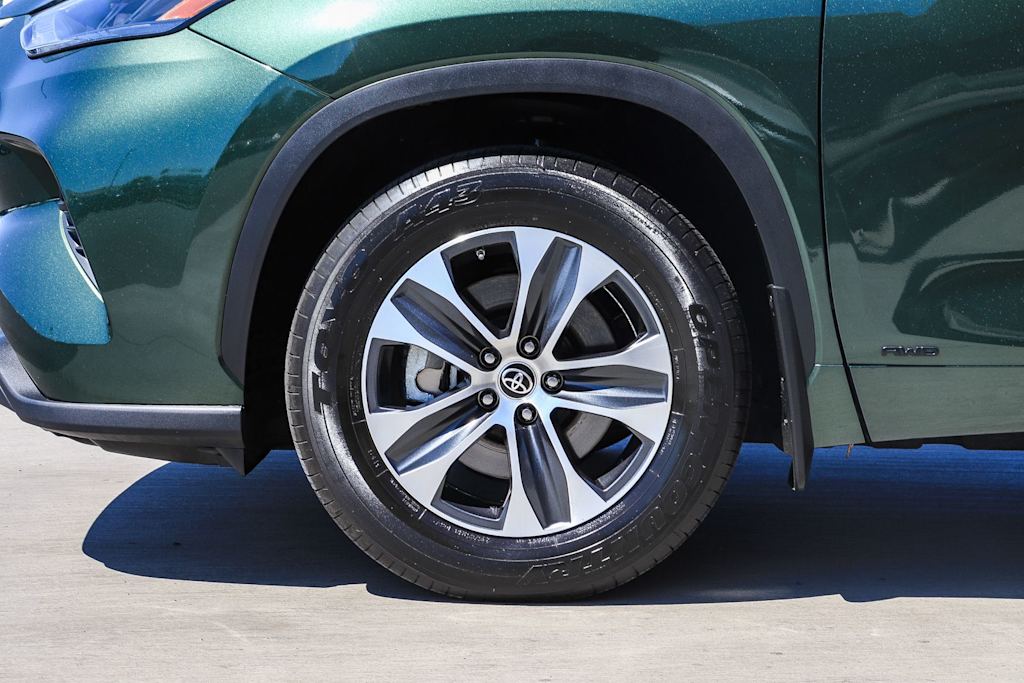 Thumbnail: 2023 Toyota Highlander - 6