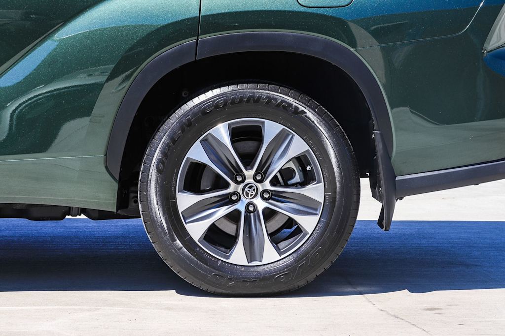 Thumbnail: 2023 Toyota Highlander - 17