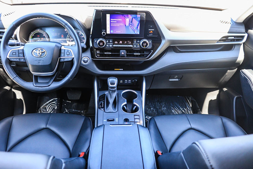 Thumbnail: 2023 Toyota Highlander - 2