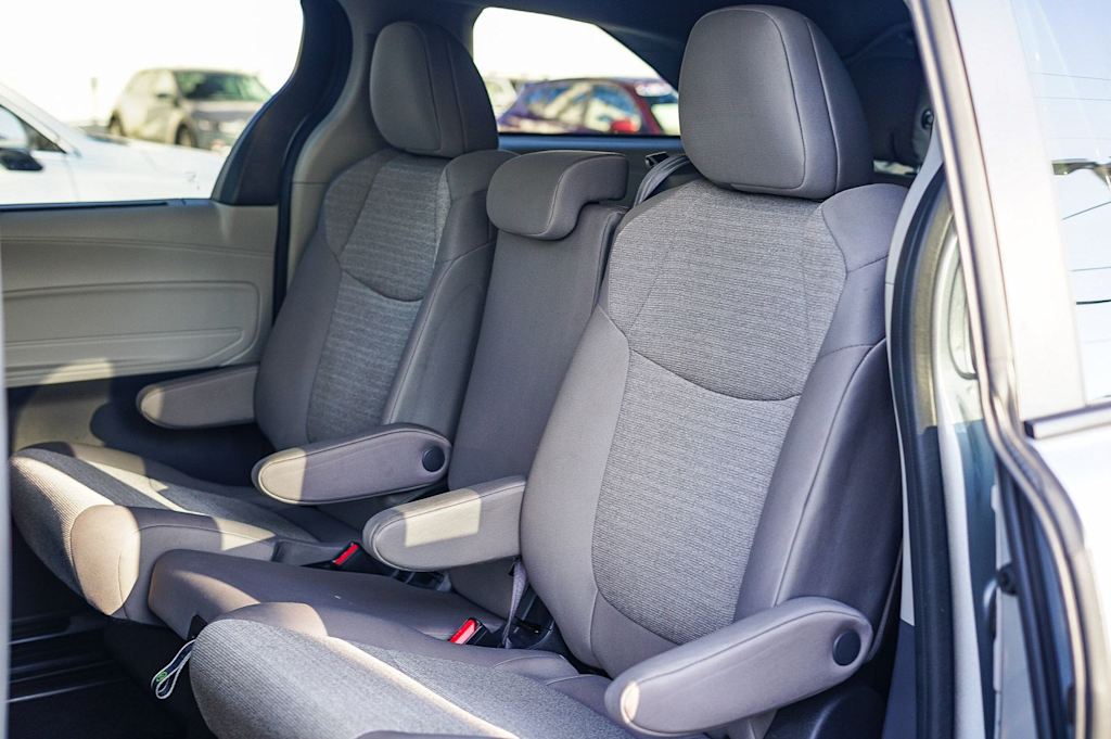 Thumbnail: 2024 Toyota Sienna - 23