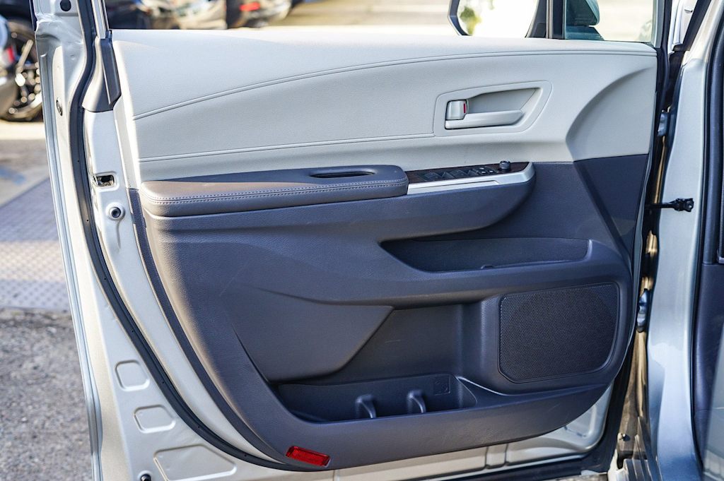 Thumbnail: 2024 Toyota Sienna - 26