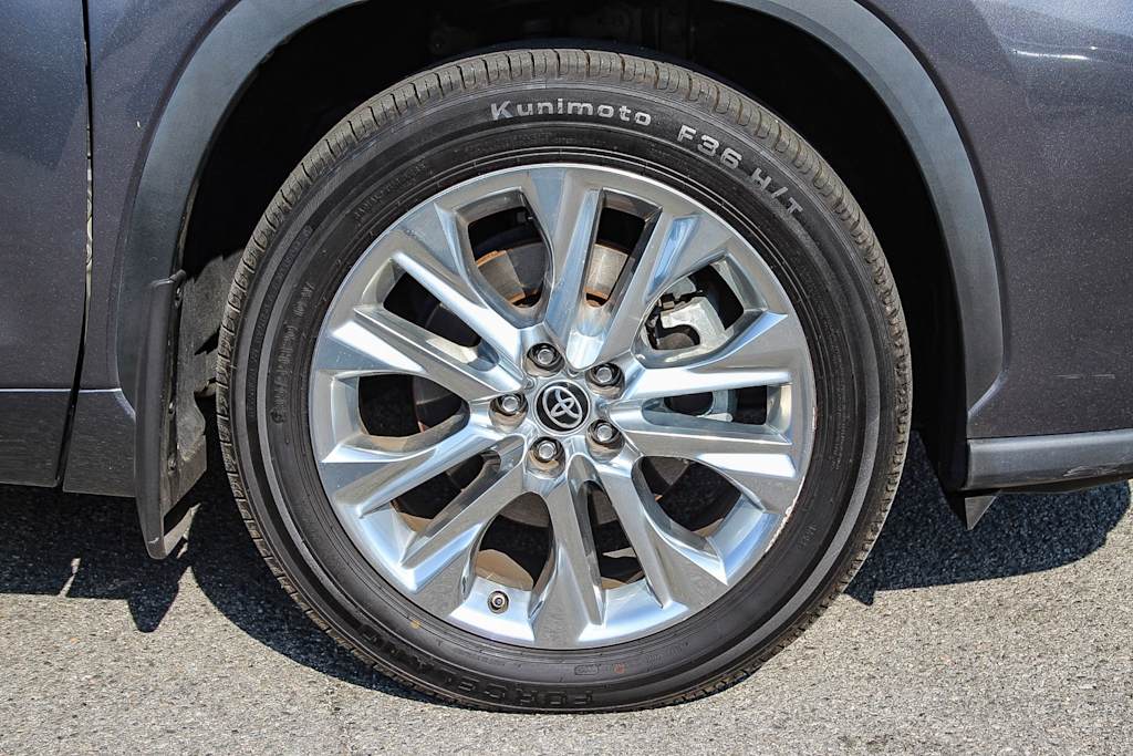 Thumbnail: 2022 Toyota Highlander - 19