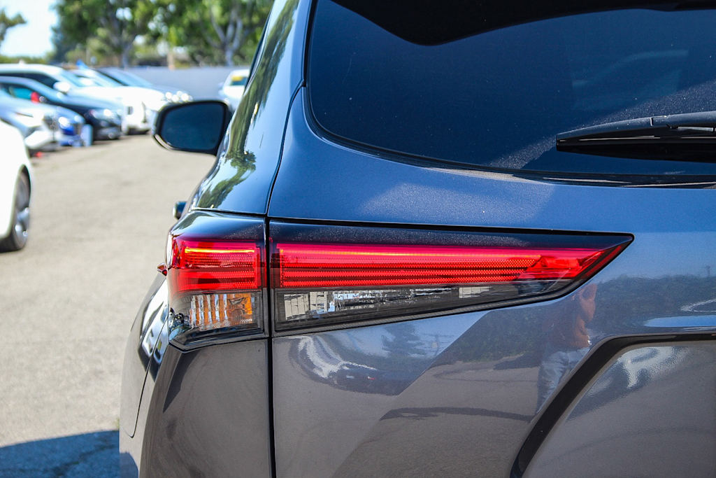 Thumbnail: 2022 Toyota Highlander - 18