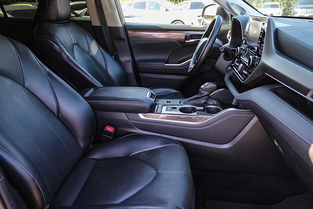Thumbnail: 2022 Toyota Highlander - 9