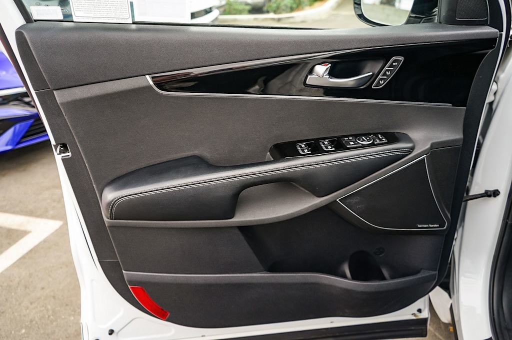 Thumbnail: 2020 Kia Sorento - 28
