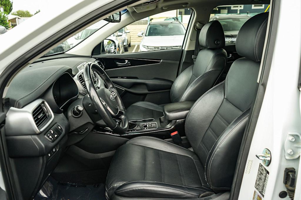 Thumbnail: 2020 Kia Sorento - 10