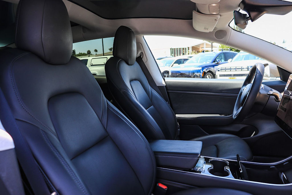 Thumbnail: 2020 Tesla Model 3 - 9