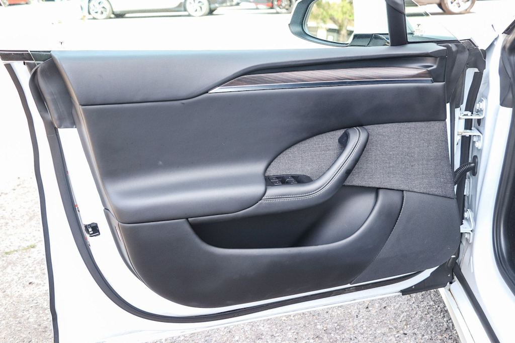 Thumbnail: 2022 Tesla Model S - 23