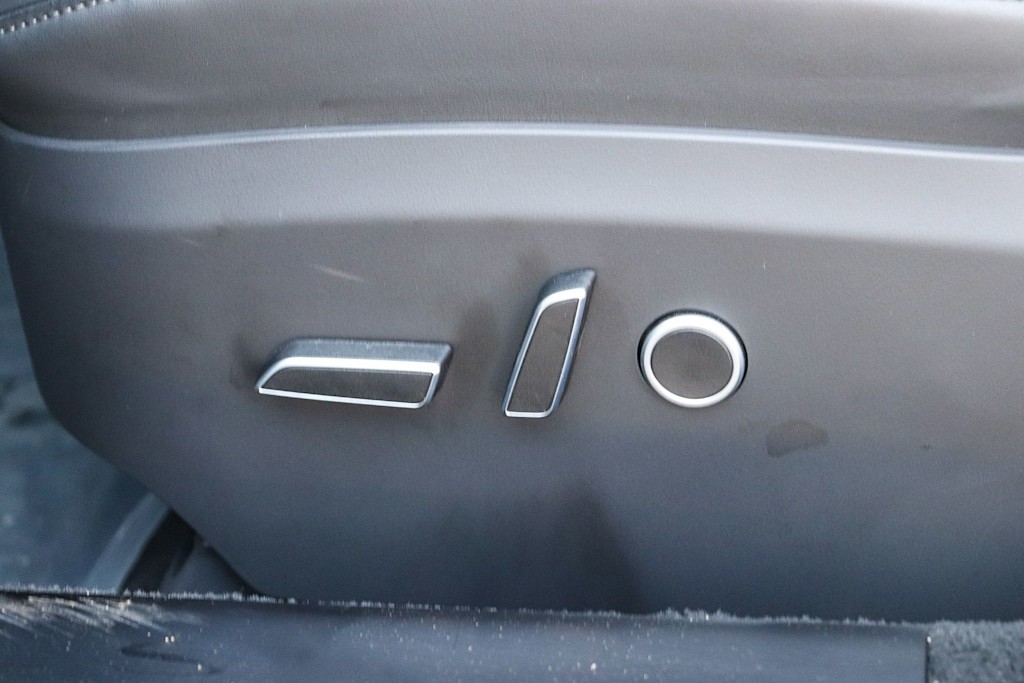 Thumbnail: 2022 Tesla Model S - 22