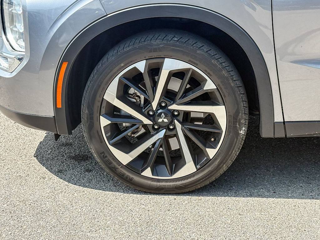 Thumbnail: 2022 Mitsubishi Outlander - 11