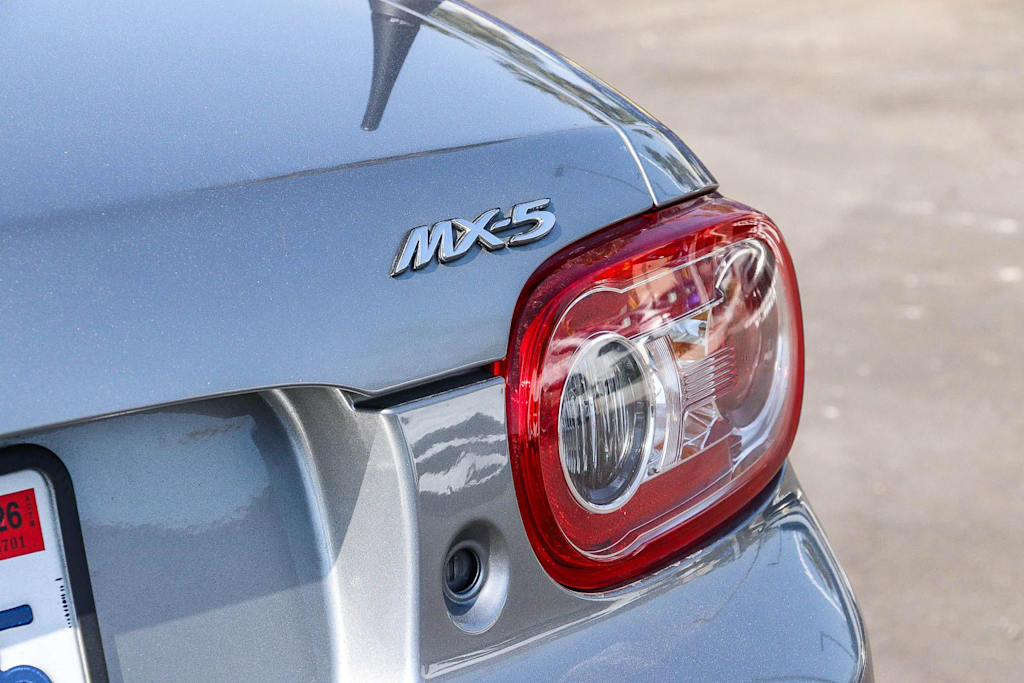 Thumbnail: 2015 Mazda MX-5 Miata - 11