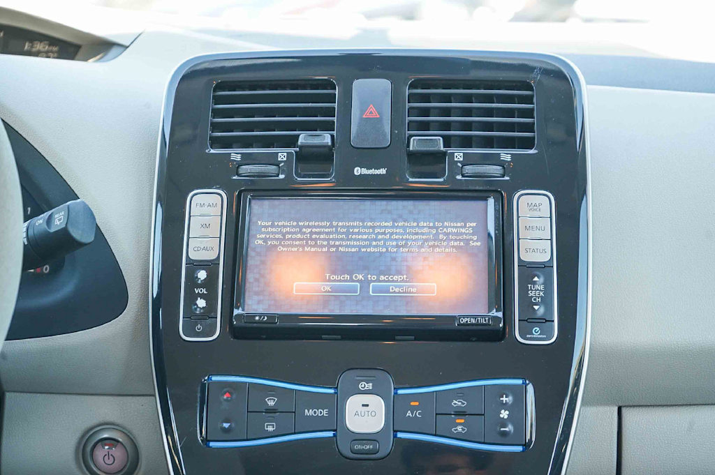 Thumbnail: 2012 Nissan Leaf - 13