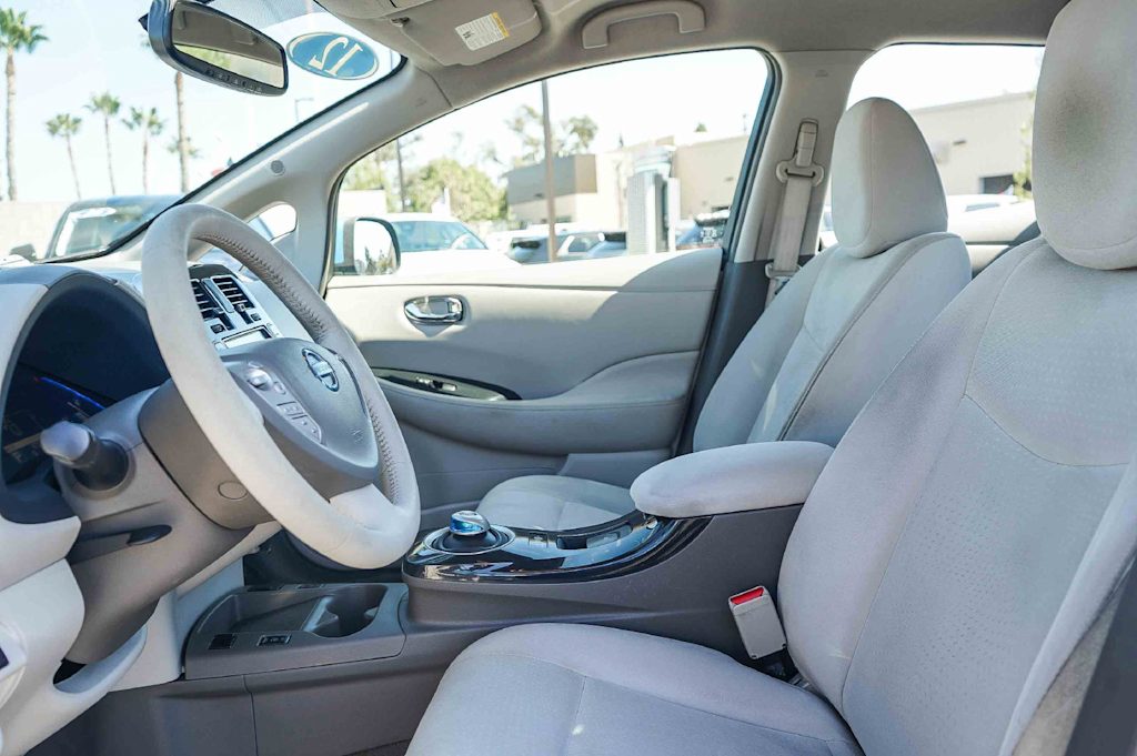 Thumbnail: 2012 Nissan Leaf - 10