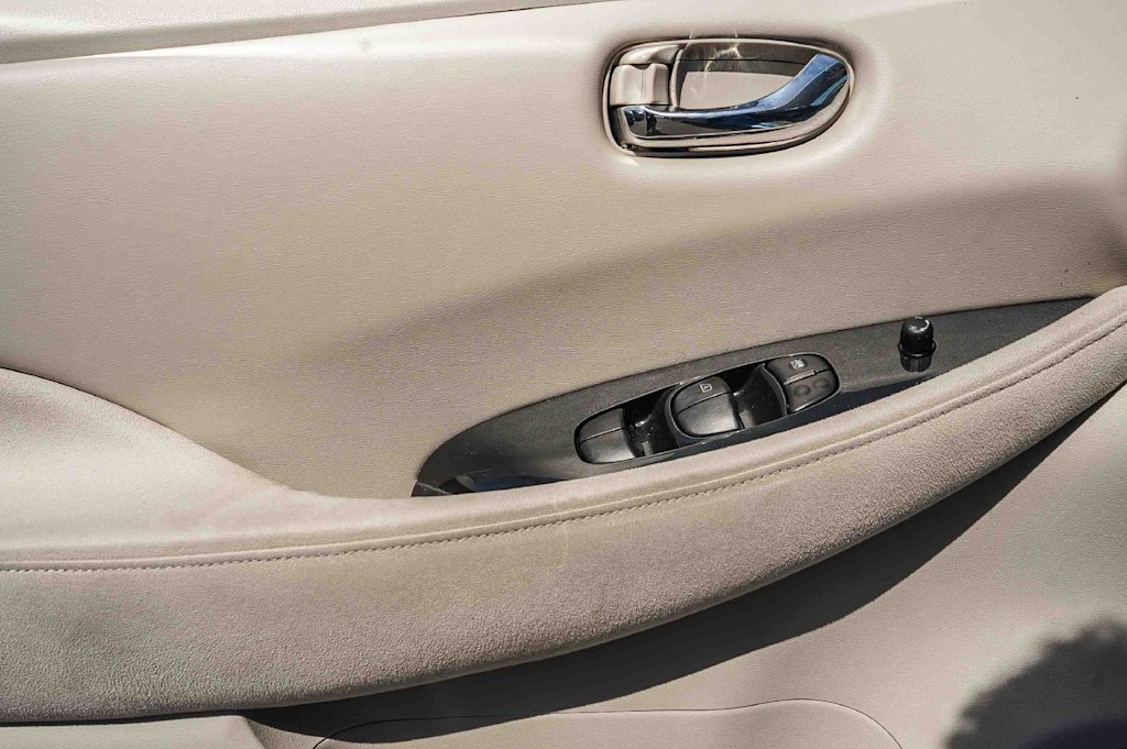 Thumbnail: 2012 Nissan Leaf - 24