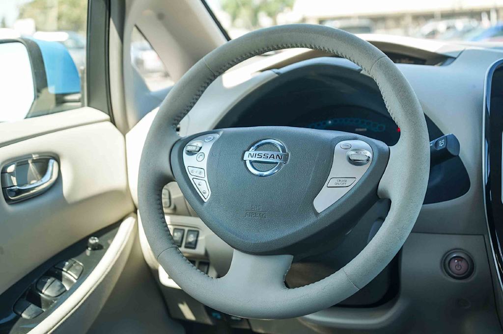Thumbnail: 2012 Nissan Leaf - 12